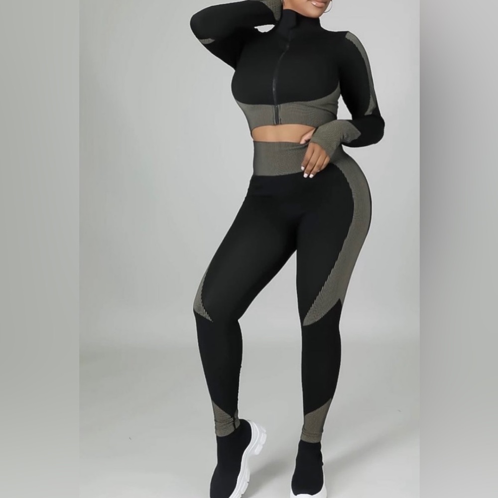 Black workout set